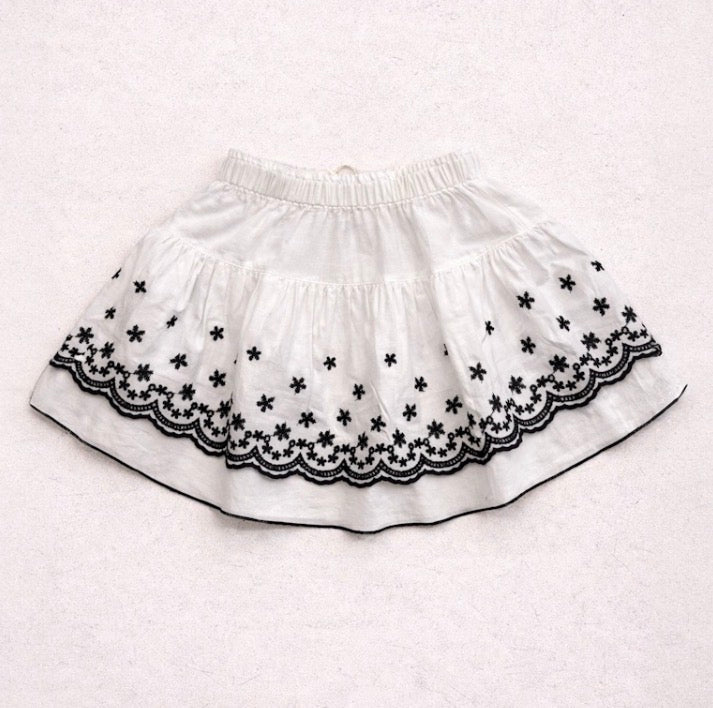Gonna in cotone bianco con ricami