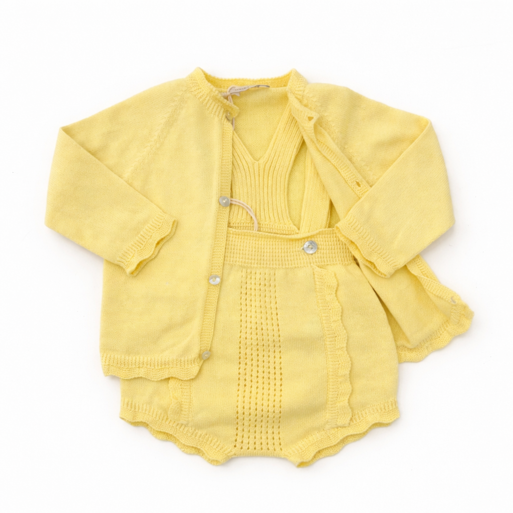 Cardigan e Coulotte con bretelle in maglia traforata