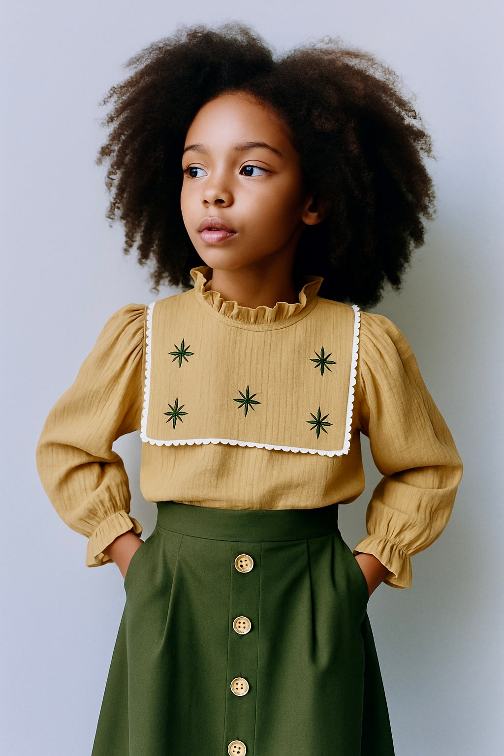 ✨ Blusa in mussola ocra ricamata