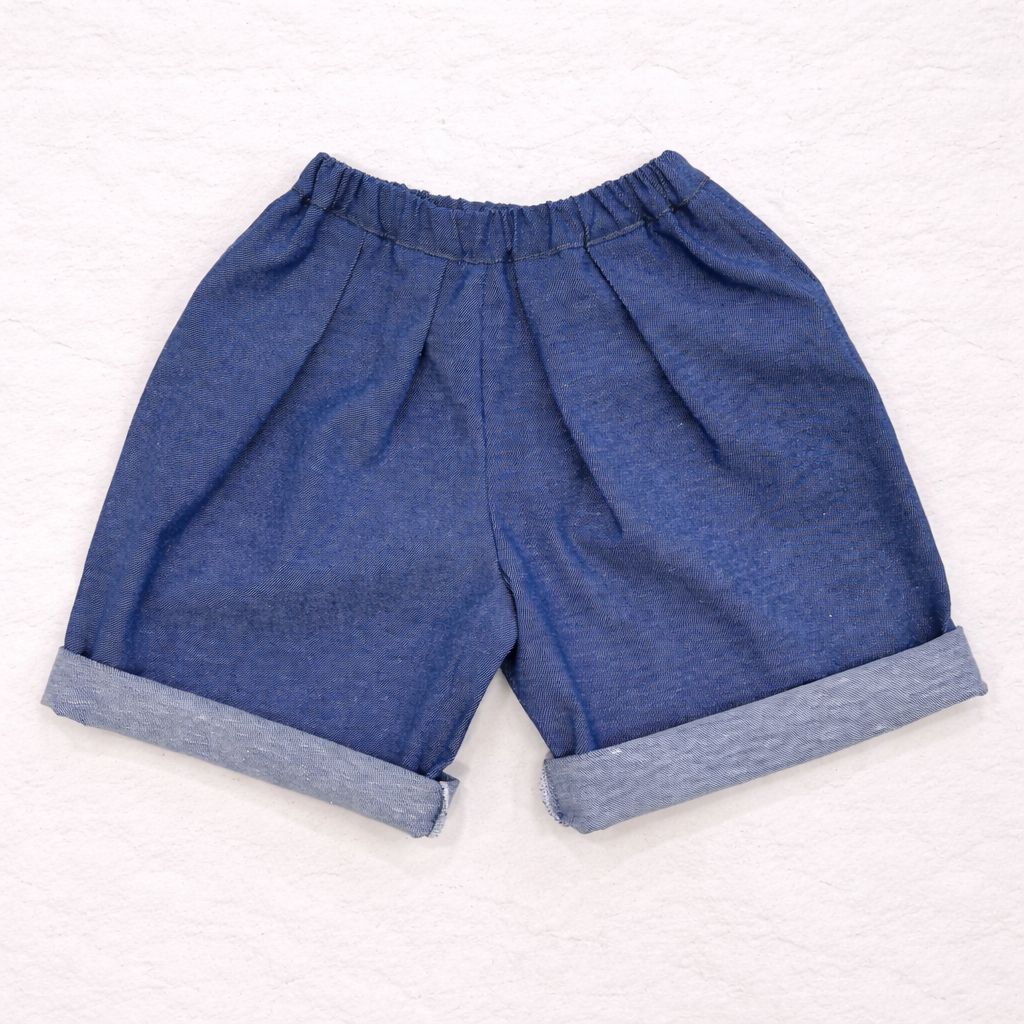 Shorts in chambray blu con risvolto