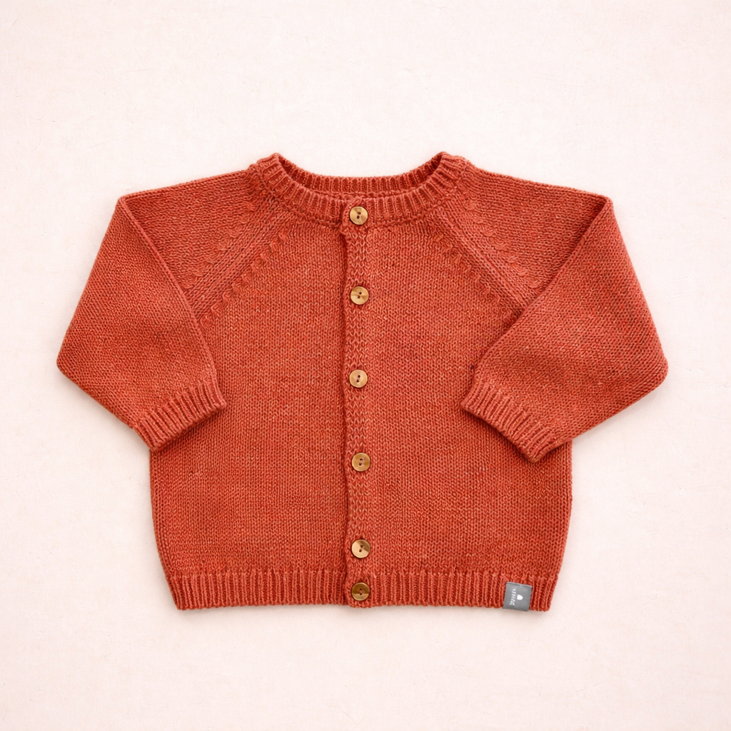 Cardigan in maglia color terracotta con bottoni in legno
