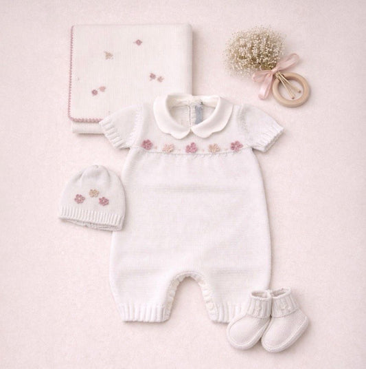Set nascita neonato in maglia con ricami floreali – Tutina, copertina, cappellino e scarpine