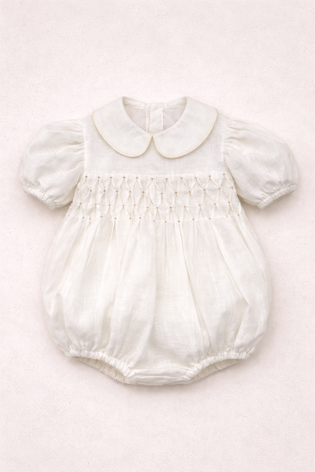 Pagliaccetto “Nuvola” con smock ricamato begie