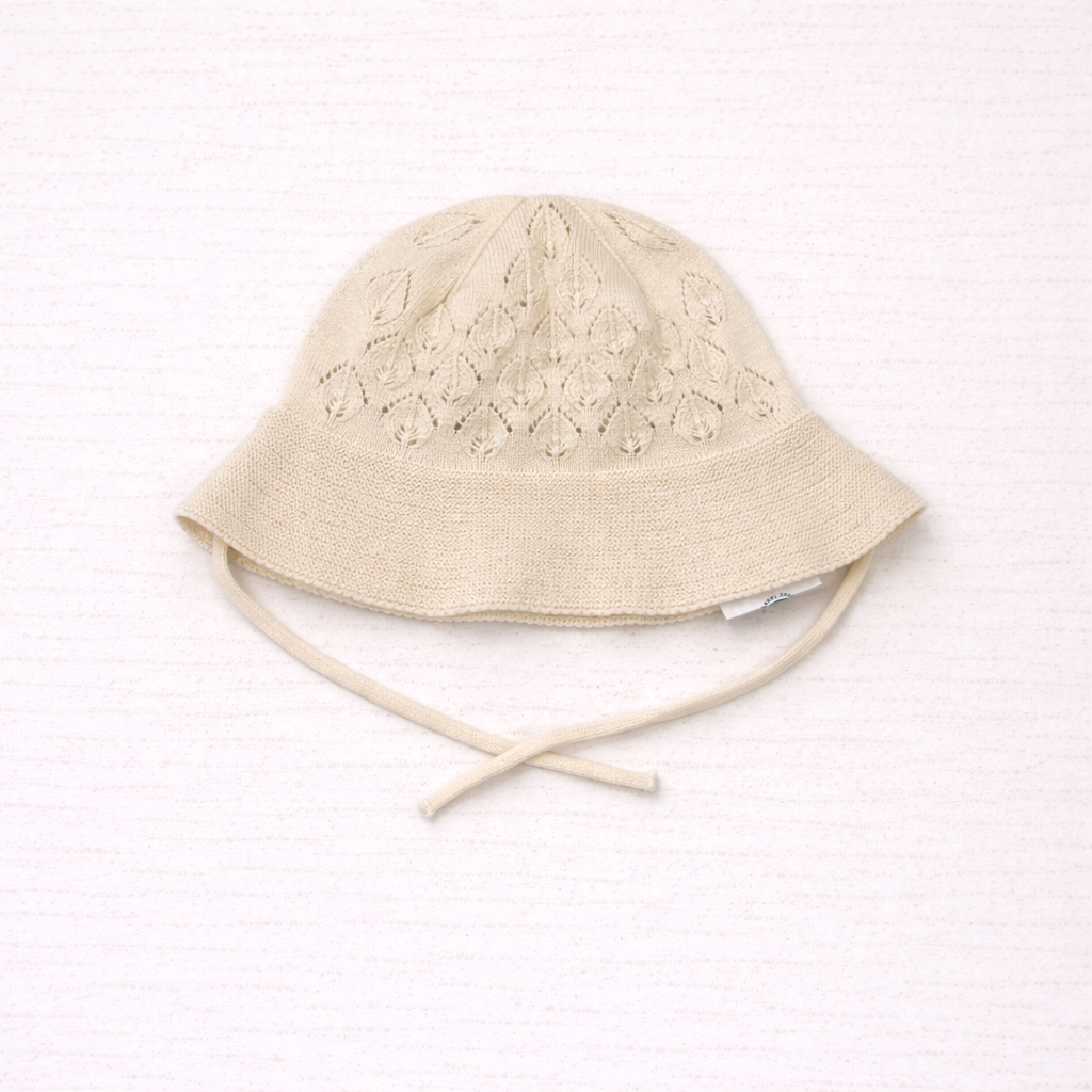 Cappellino neonato con falda in maglia traforata