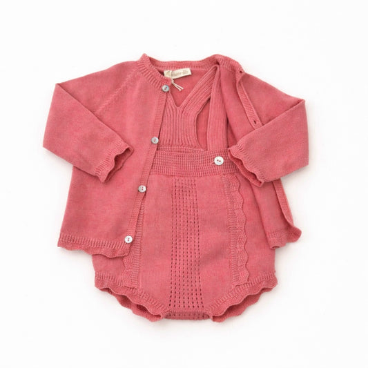 Cardigan e Coulotte con bretelle in maglia traforata