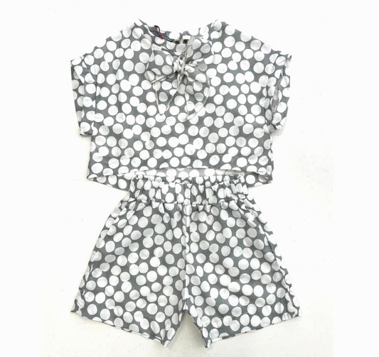 Completo estivo a pois grigio