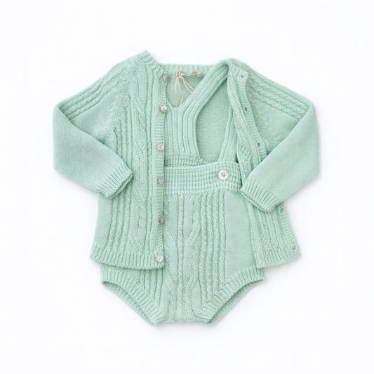 Pagliaccetto neonato con bretelle e cardigan