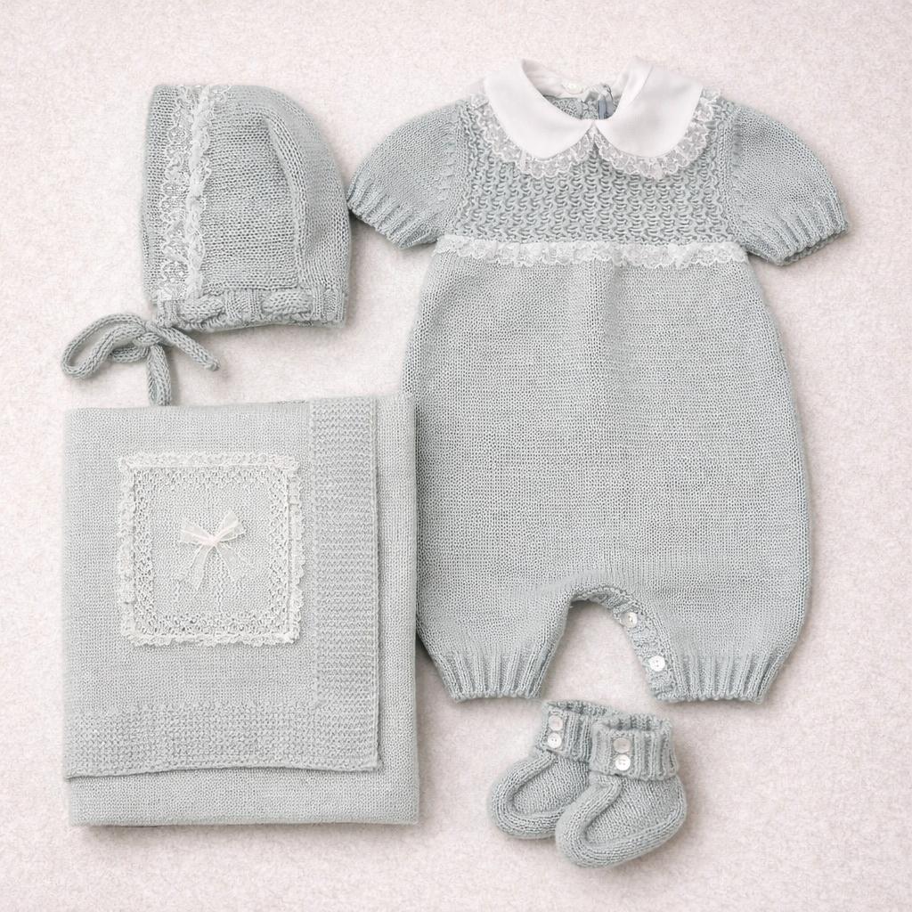 Completo nascita in maglia con copertina coordinata “Dolce Attesa” – 4 pezzi